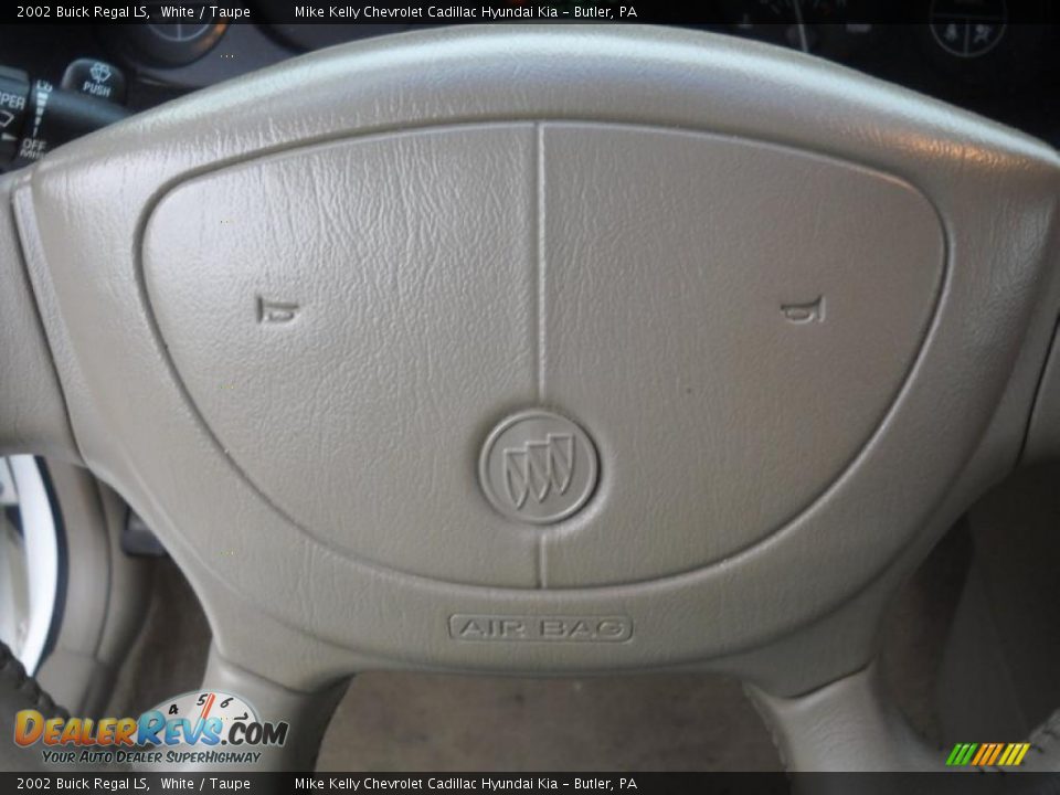 2002 Buick Regal LS White / Taupe Photo #19