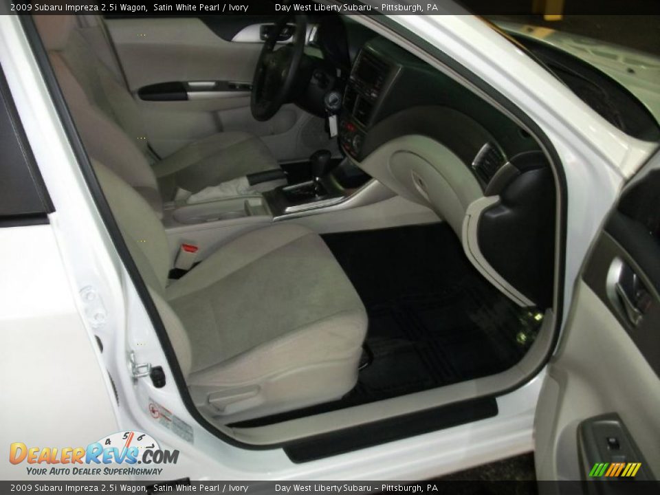 2009 Subaru Impreza 2.5i Wagon Satin White Pearl / Ivory Photo #17