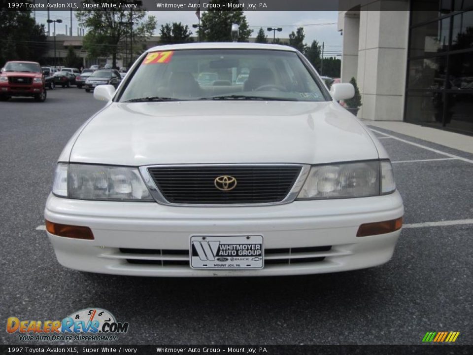 1997 Toyota Avalon XLS Super White / Ivory Photo #2