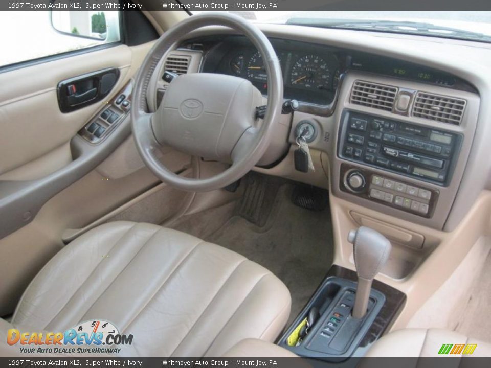 1997 Toyota Avalon XLS Super White / Ivory Photo 7