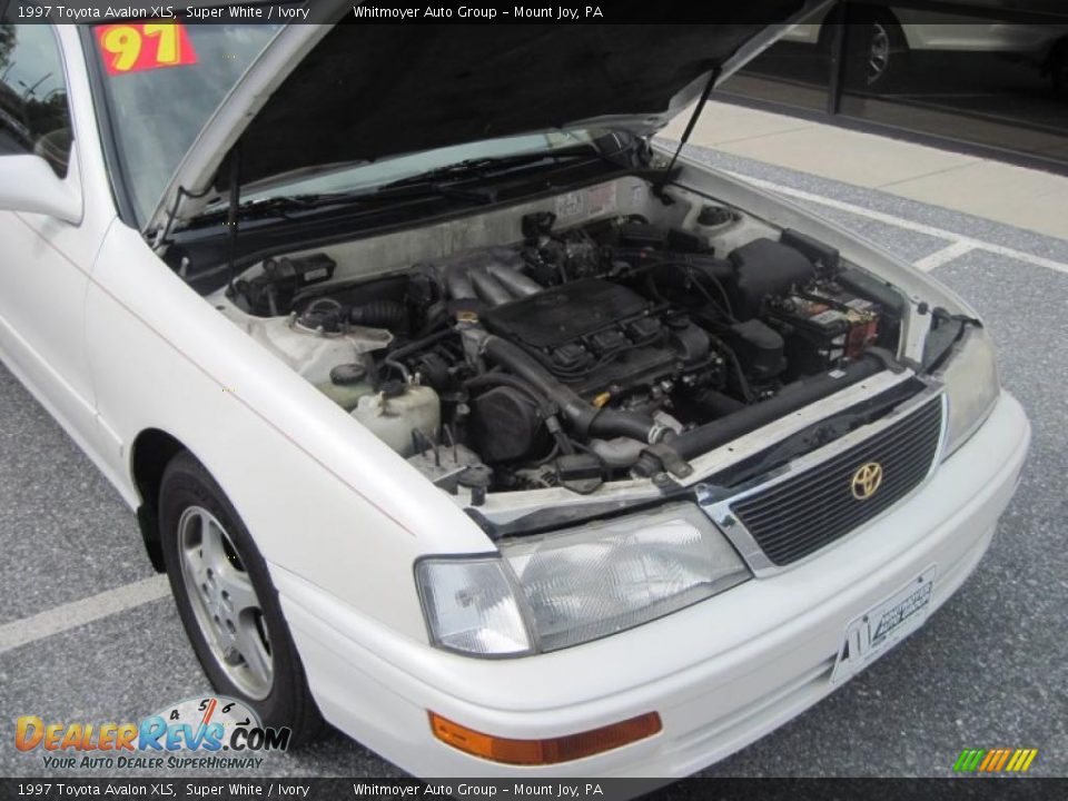 1997 Toyota Avalon XLS Super White / Ivory Photo #9