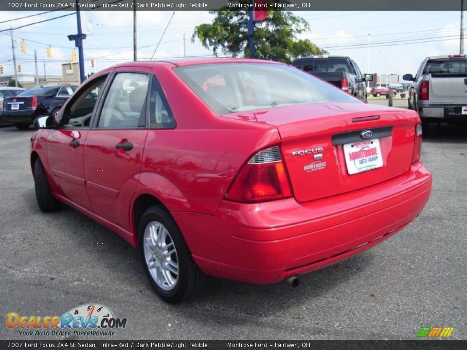 2007 Ford Focus ZX4 SE Sedan Infra-Red / Dark Pebble/Light Pebble Photo #3