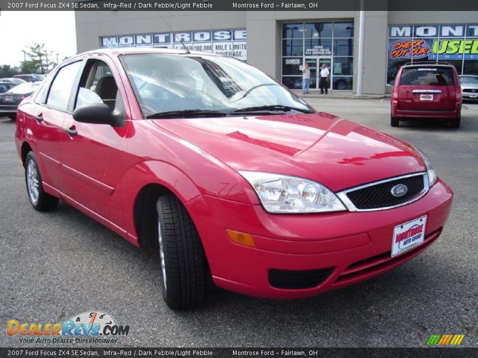 2007 Ford Focus ZX4 SE Sedan Infra-Red / Dark Pebble/Light Pebble Photo #7