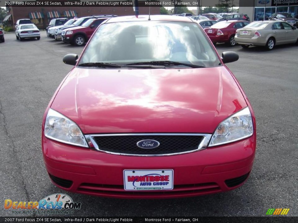 2007 Ford Focus ZX4 SE Sedan Infra-Red / Dark Pebble/Light Pebble Photo #8