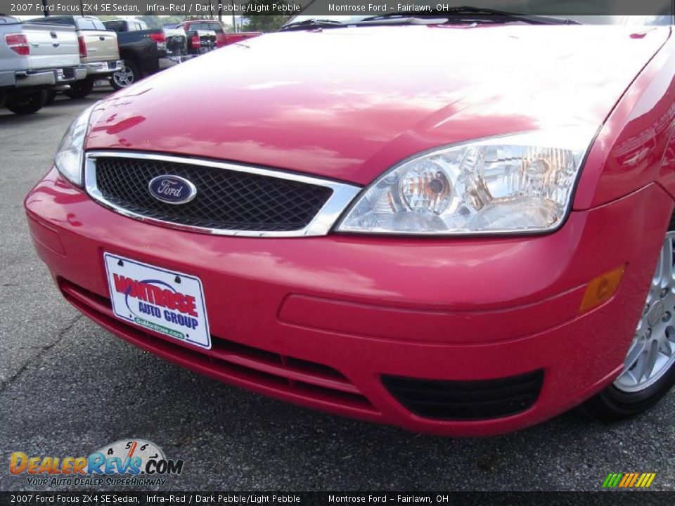2007 Ford Focus ZX4 SE Sedan Infra-Red / Dark Pebble/Light Pebble Photo #9