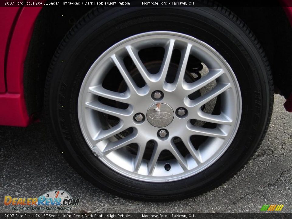 2007 Ford Focus ZX4 SE Sedan Infra-Red / Dark Pebble/Light Pebble Photo #11