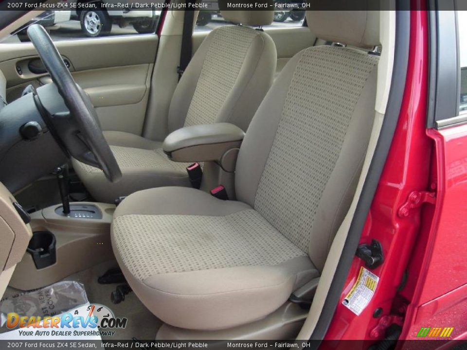 2007 Ford Focus ZX4 SE Sedan Infra-Red / Dark Pebble/Light Pebble Photo #12