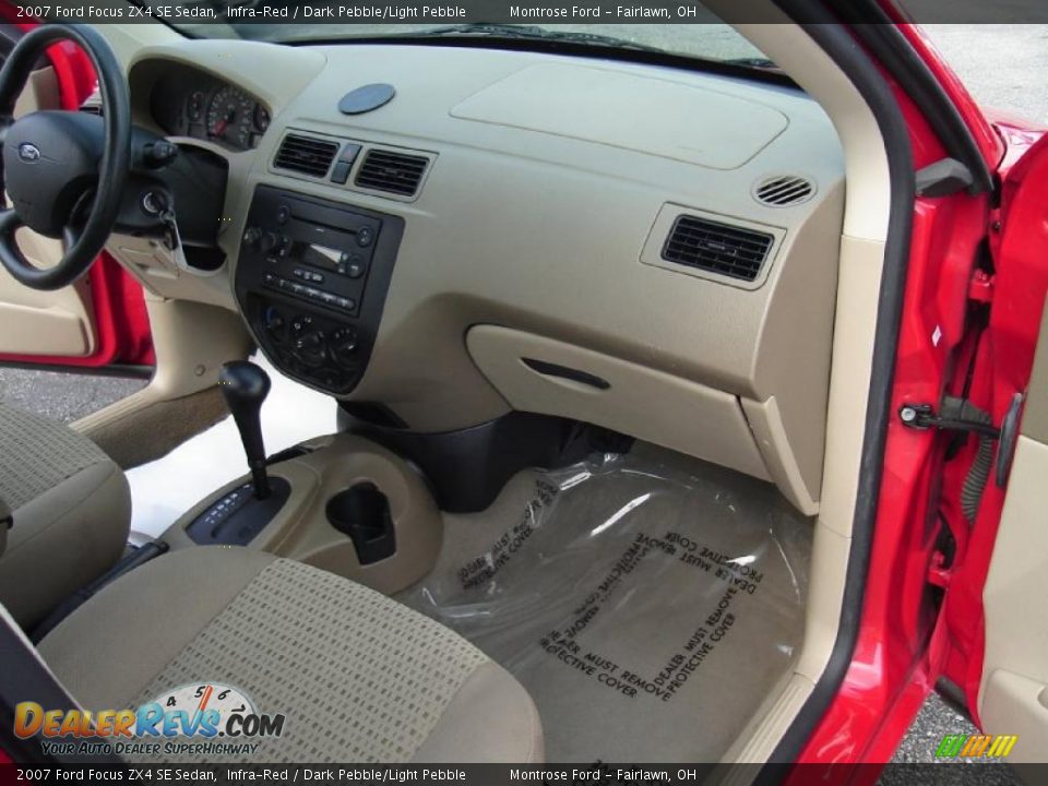 2007 Ford Focus ZX4 SE Sedan Infra-Red / Dark Pebble/Light Pebble Photo #14