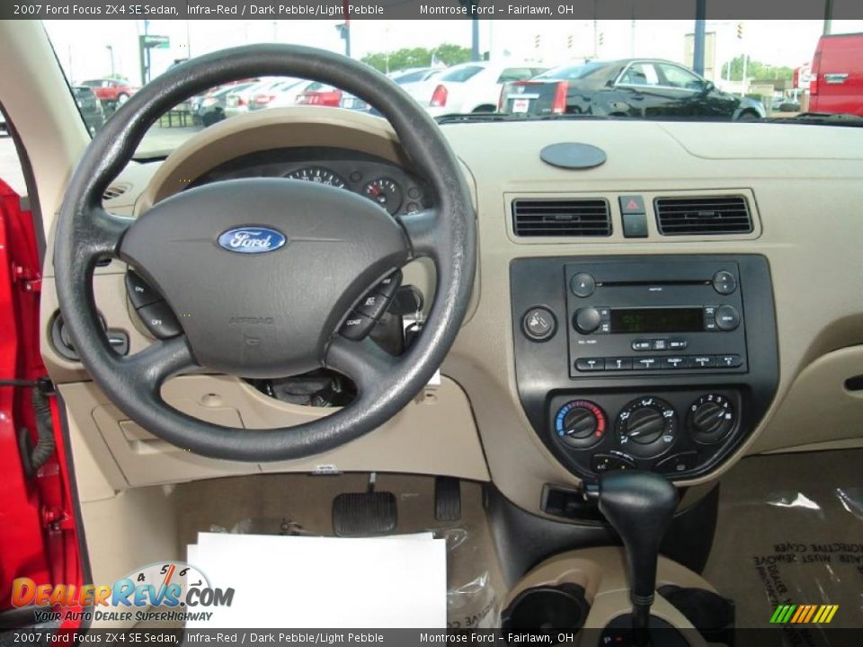 2007 Ford Focus ZX4 SE Sedan Infra-Red / Dark Pebble/Light Pebble Photo #18