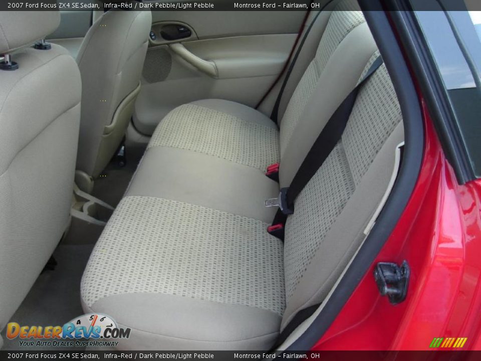 2007 Ford Focus ZX4 SE Sedan Infra-Red / Dark Pebble/Light Pebble Photo #19