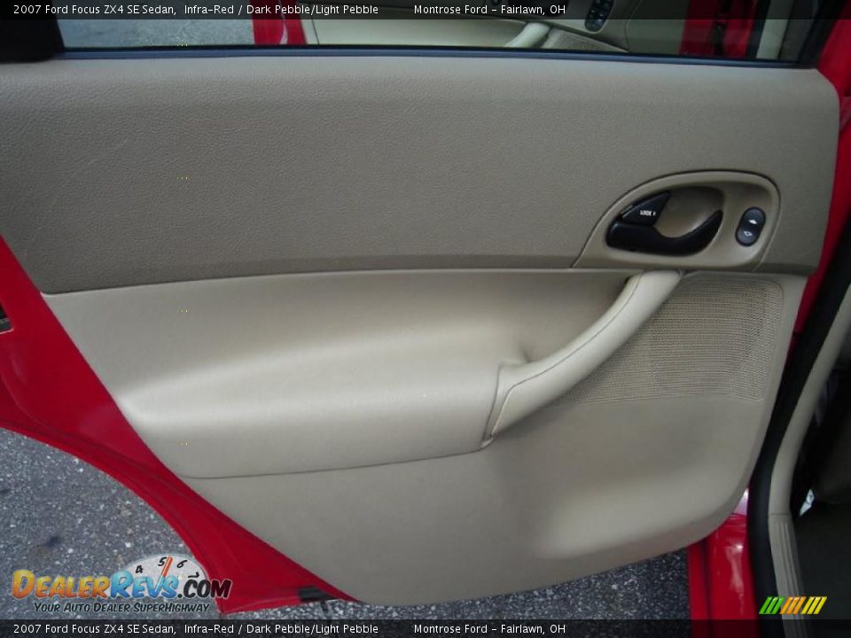 2007 Ford Focus ZX4 SE Sedan Infra-Red / Dark Pebble/Light Pebble Photo #20