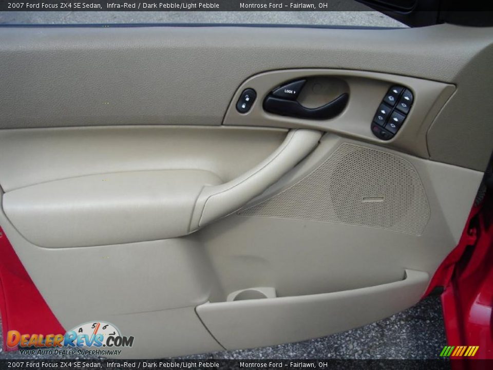 2007 Ford Focus ZX4 SE Sedan Infra-Red / Dark Pebble/Light Pebble Photo #21