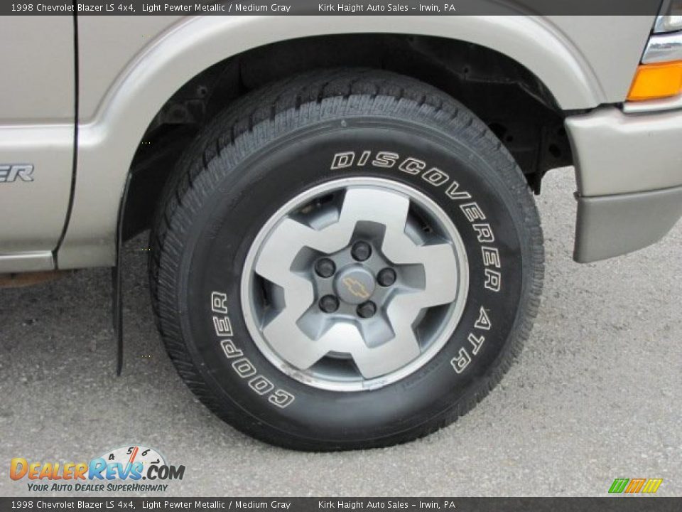 1998 Chevrolet Blazer LS 4x4 Light Pewter Metallic / Medium Gray Photo #3