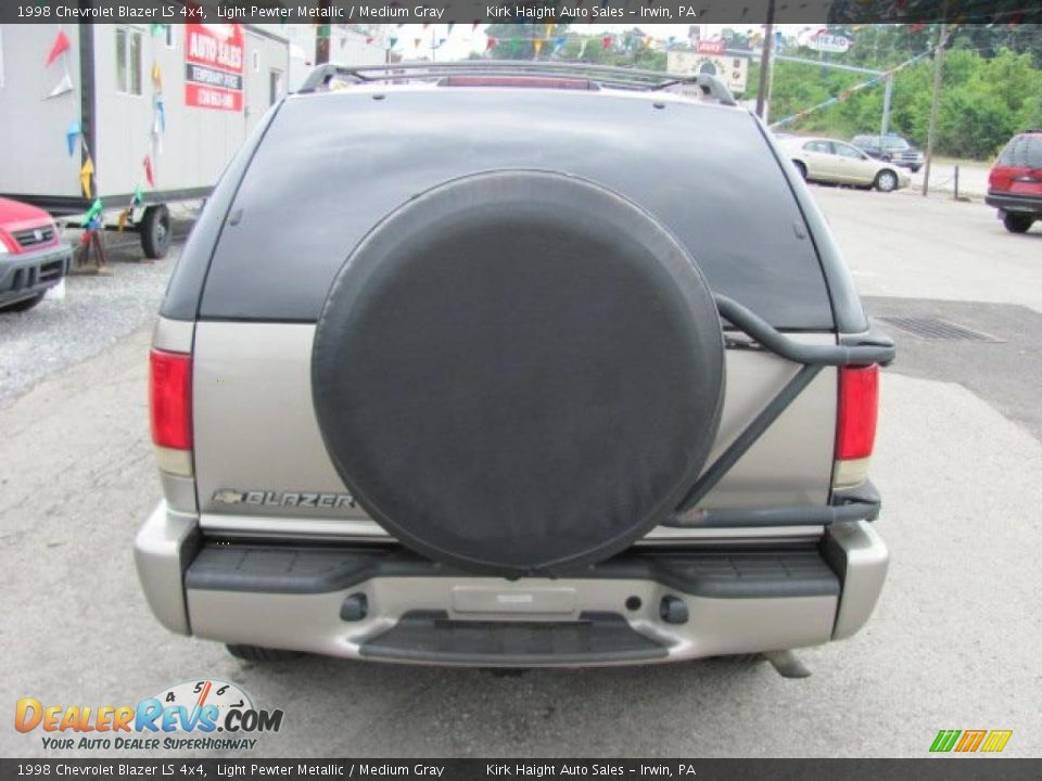 1998 Chevrolet Blazer LS 4x4 Light Pewter Metallic / Medium Gray Photo #4