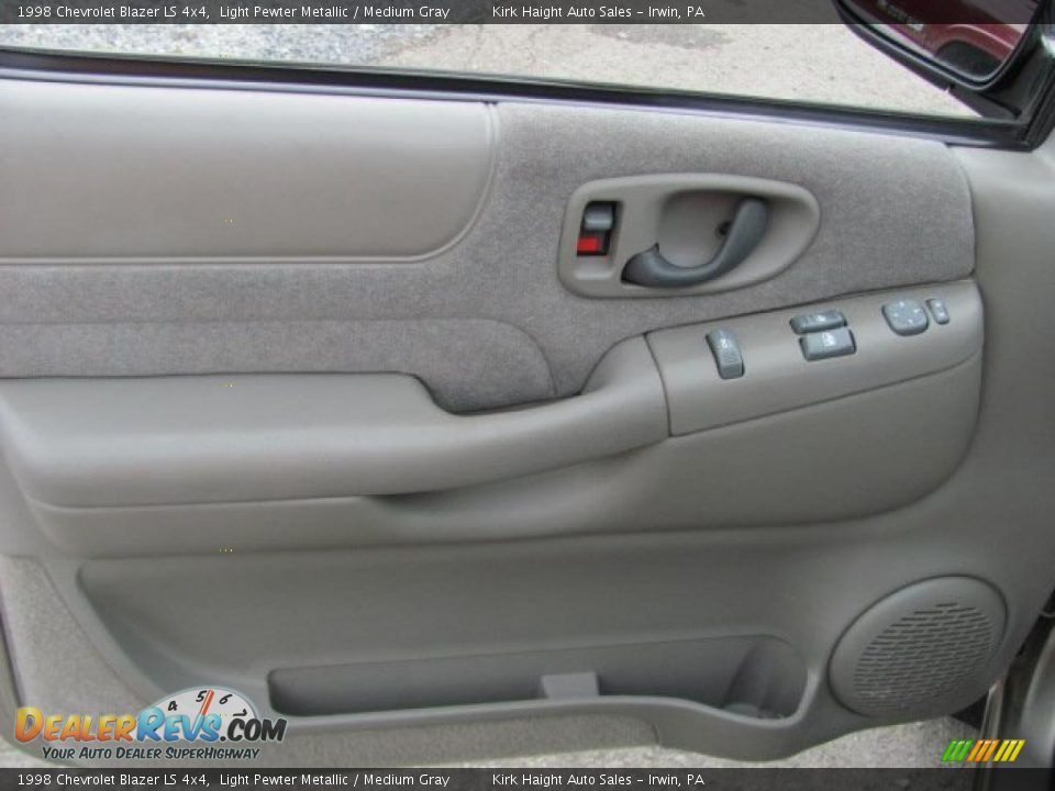 1998 Chevrolet Blazer LS 4x4 Light Pewter Metallic / Medium Gray Photo #6