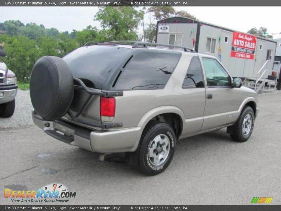 1998 Chevrolet Blazer LS 4x4 Light Pewter Metallic / Medium Gray Photo #10