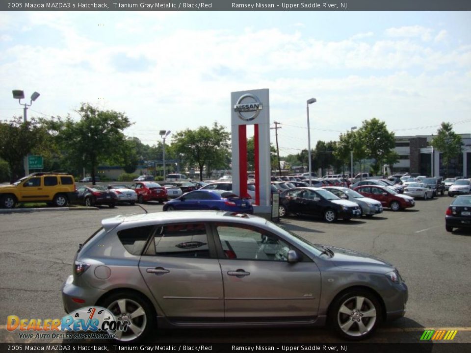 2005 Mazda MAZDA3 s Hatchback Titanium Gray Metallic / Black/Red Photo #7