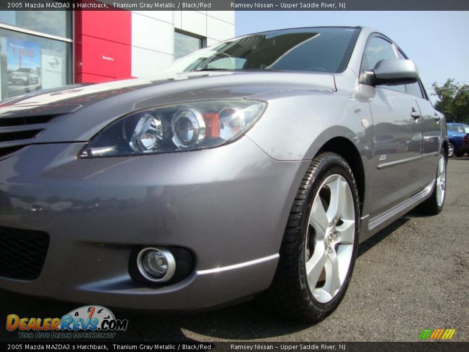 2005 Mazda MAZDA3 s Hatchback Titanium Gray Metallic / Black/Red Photo #10