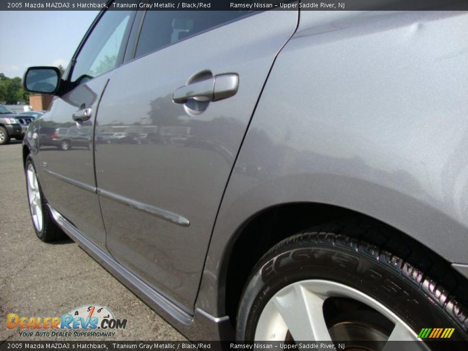 2005 Mazda MAZDA3 s Hatchback Titanium Gray Metallic / Black/Red Photo #12