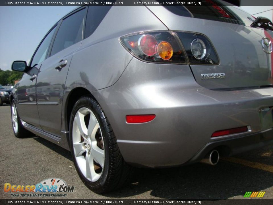 2005 Mazda MAZDA3 s Hatchback Titanium Gray Metallic / Black/Red Photo #13