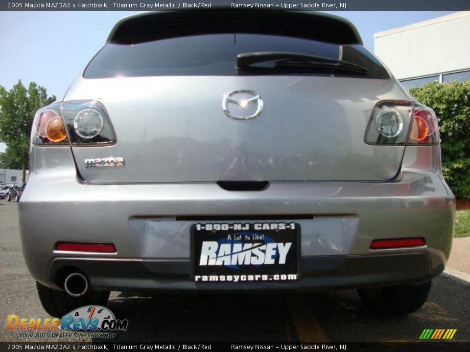 2005 Mazda MAZDA3 s Hatchback Titanium Gray Metallic / Black/Red Photo #14