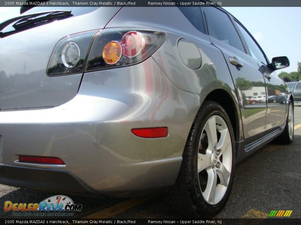2005 Mazda MAZDA3 s Hatchback Titanium Gray Metallic / Black/Red Photo #15