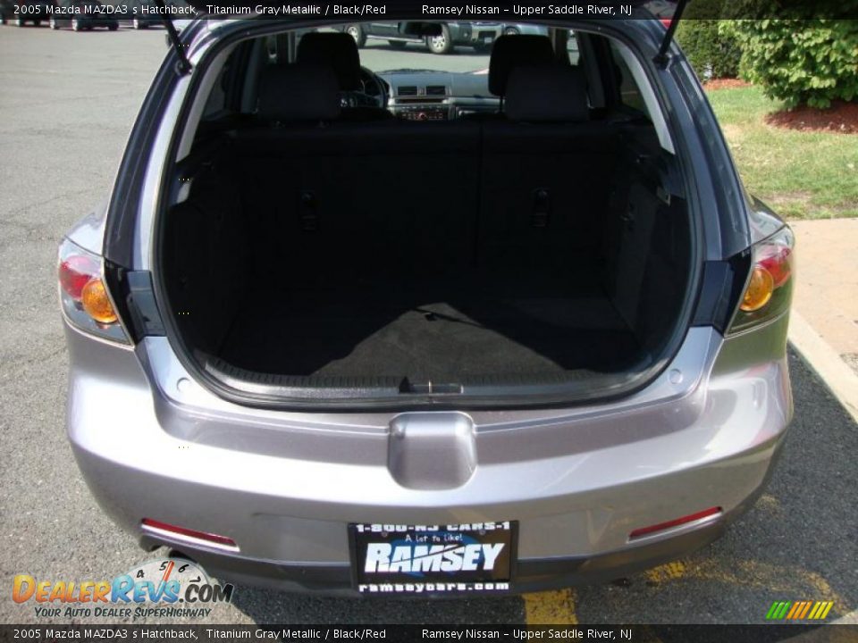 2005 Mazda MAZDA3 s Hatchback Titanium Gray Metallic / Black/Red Photo #21