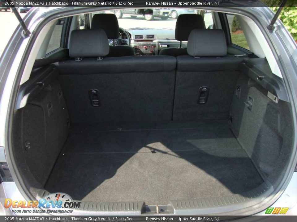 2005 Mazda MAZDA3 s Hatchback Titanium Gray Metallic / Black/Red Photo #22