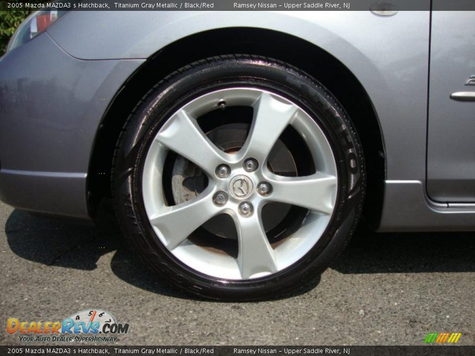 2005 Mazda MAZDA3 s Hatchback Titanium Gray Metallic / Black/Red Photo #23