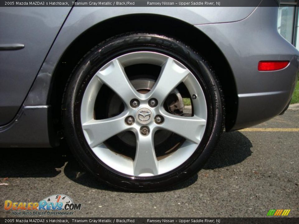 2005 Mazda MAZDA3 s Hatchback Titanium Gray Metallic / Black/Red Photo #24