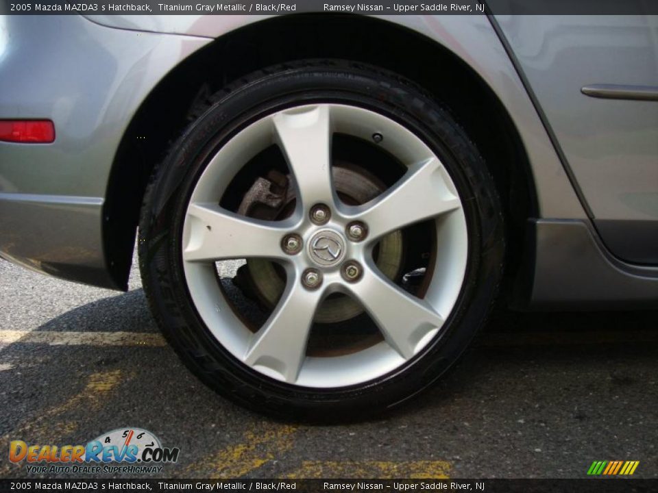 2005 Mazda MAZDA3 s Hatchback Titanium Gray Metallic / Black/Red Photo #25