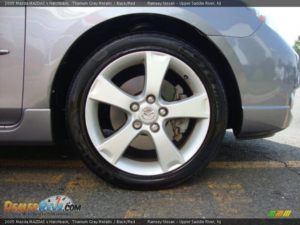 2005 Mazda MAZDA3 s Hatchback Titanium Gray Metallic / Black/Red Photo #26