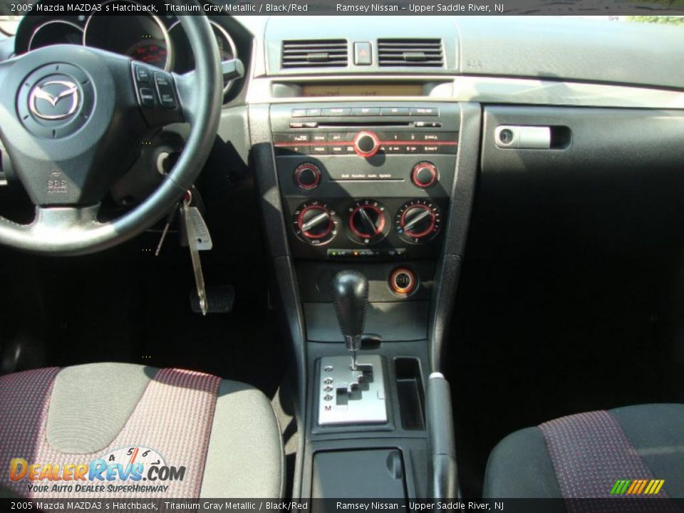 2005 Mazda MAZDA3 s Hatchback Titanium Gray Metallic / Black/Red Photo #28