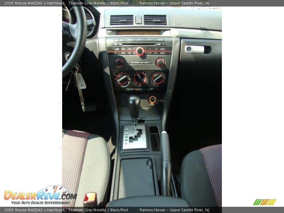 2005 Mazda MAZDA3 s Hatchback Titanium Gray Metallic / Black/Red Photo #29