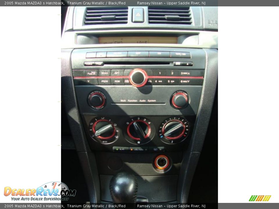 2005 Mazda MAZDA3 s Hatchback Titanium Gray Metallic / Black/Red Photo #32