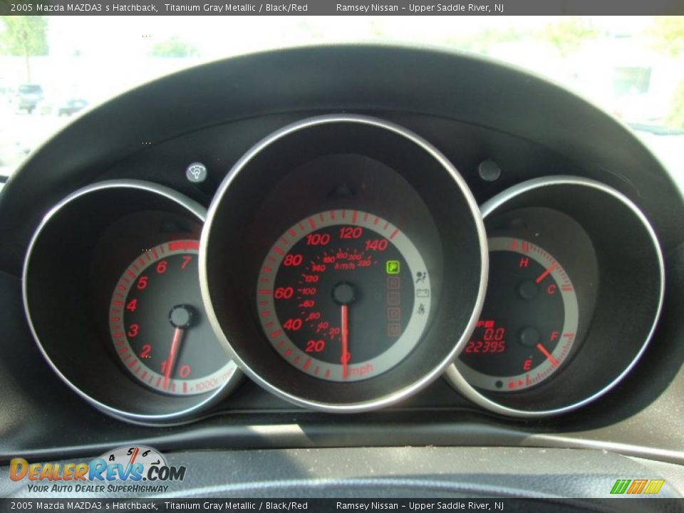 2005 Mazda MAZDA3 s Hatchback Titanium Gray Metallic / Black/Red Photo #34