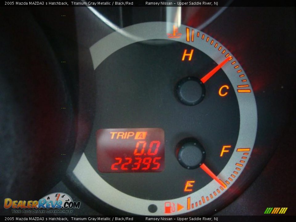 2005 Mazda MAZDA3 s Hatchback Titanium Gray Metallic / Black/Red Photo #35