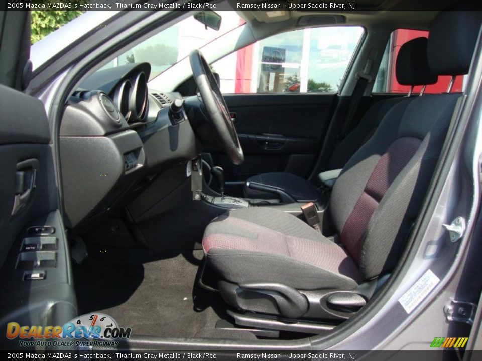2005 Mazda MAZDA3 s Hatchback Titanium Gray Metallic / Black/Red Photo #36