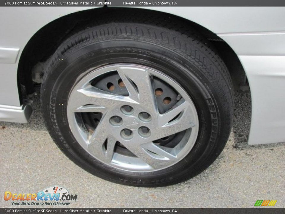 2000 Pontiac Sunfire SE Sedan Ultra Silver Metallic / Graphite Photo #3