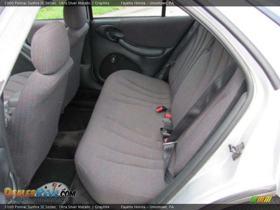2000 Pontiac Sunfire SE Sedan Ultra Silver Metallic / Graphite Photo #14