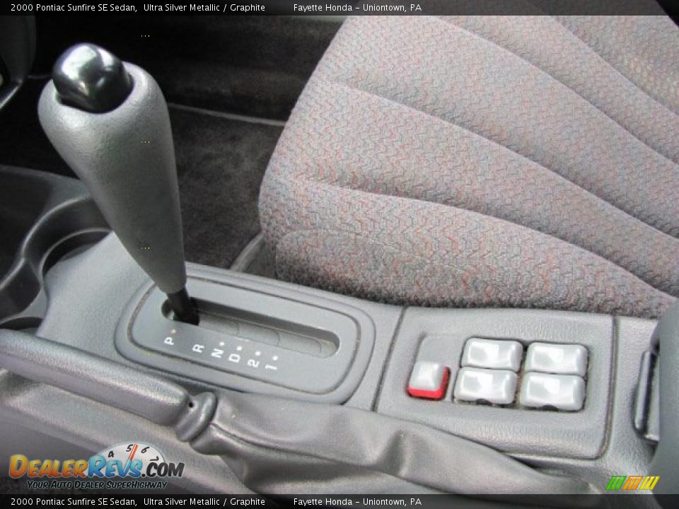 2000 Pontiac Sunfire SE Sedan Ultra Silver Metallic / Graphite Photo #16