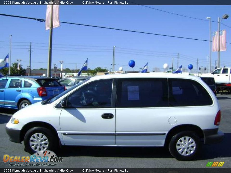 1998 Plymouth Voyager Bright White / Mist Gray Photo #4