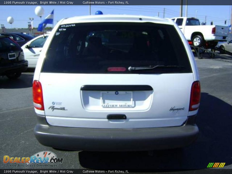 1998 Plymouth Voyager Bright White / Mist Gray Photo #6