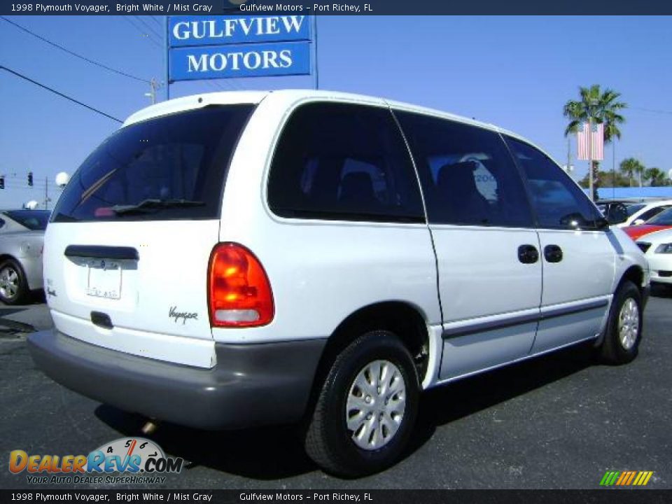 1998 Plymouth Voyager Bright White / Mist Gray Photo #7