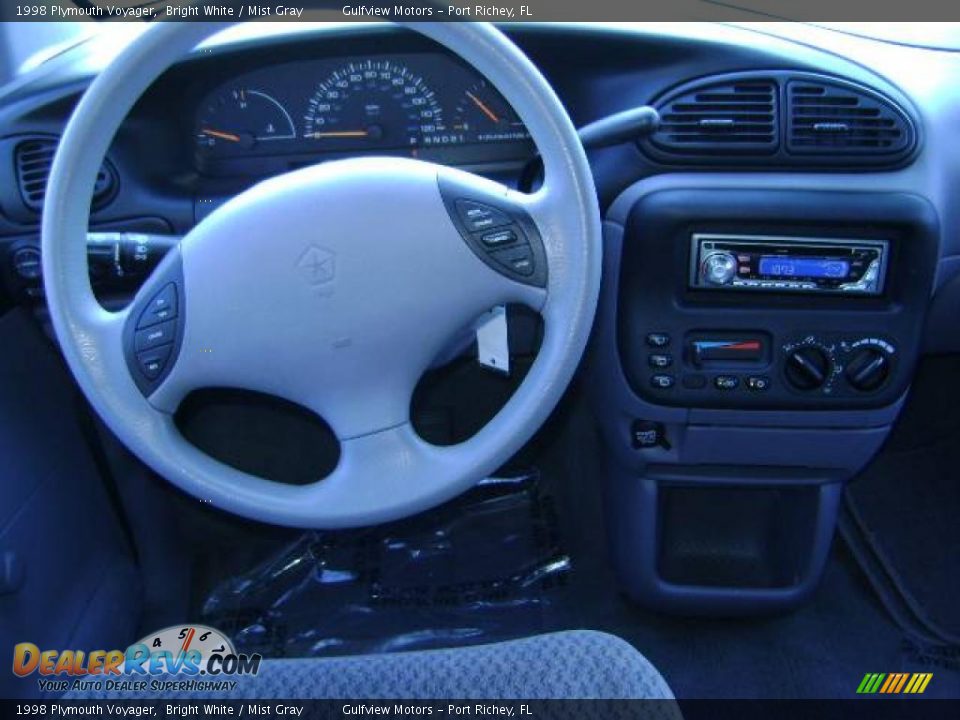 1998 Plymouth Voyager Bright White / Mist Gray Photo #25