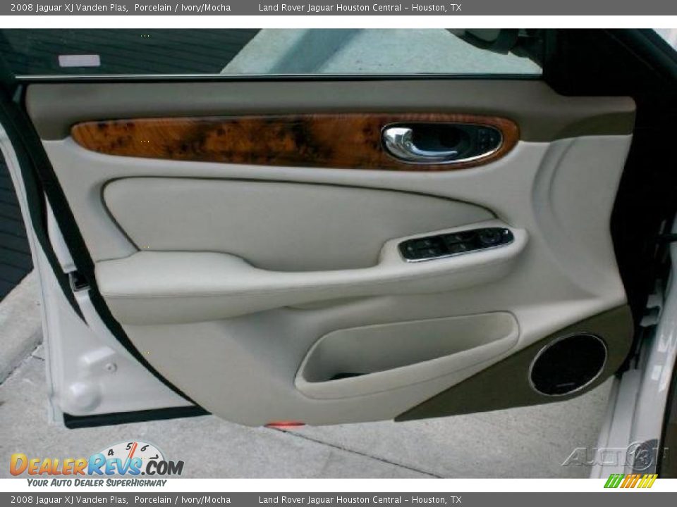 2008 Jaguar XJ Vanden Plas Porcelain / Ivory/Mocha Photo #28