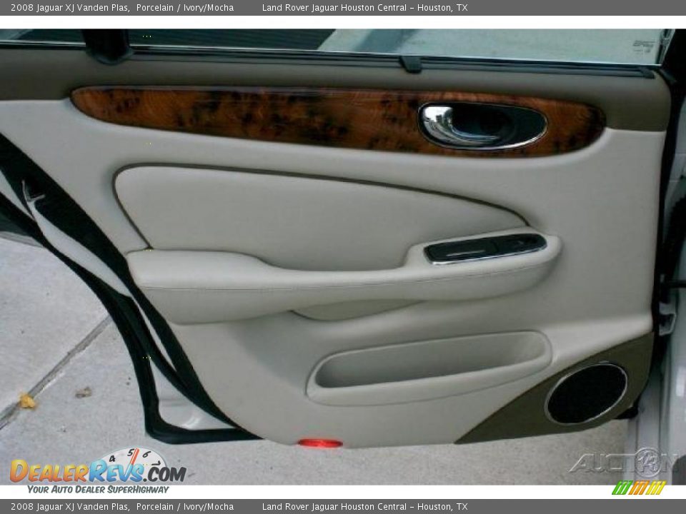 2008 Jaguar XJ Vanden Plas Porcelain / Ivory/Mocha Photo #29