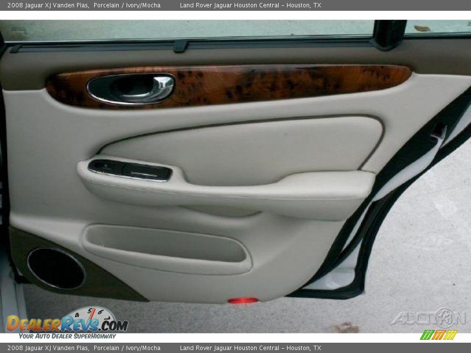 2008 Jaguar XJ Vanden Plas Porcelain / Ivory/Mocha Photo #30