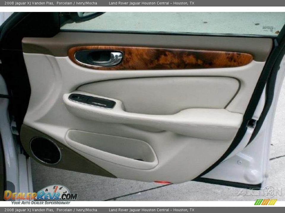 2008 Jaguar XJ Vanden Plas Porcelain / Ivory/Mocha Photo #31