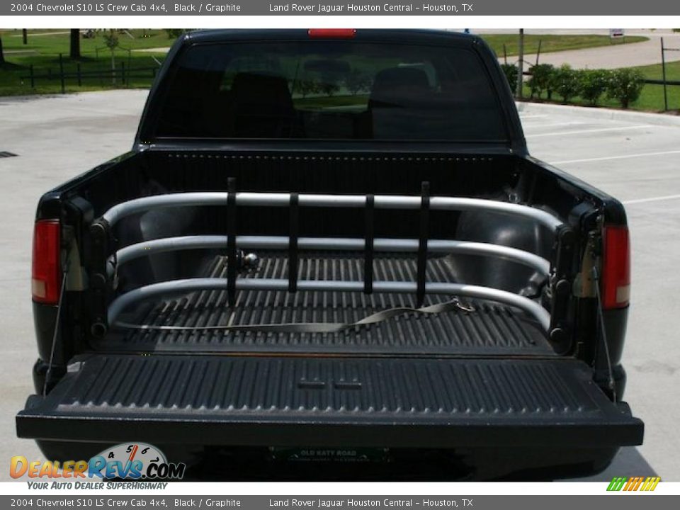 2004 Chevrolet S10 LS Crew Cab 4x4 Black / Graphite Photo #13